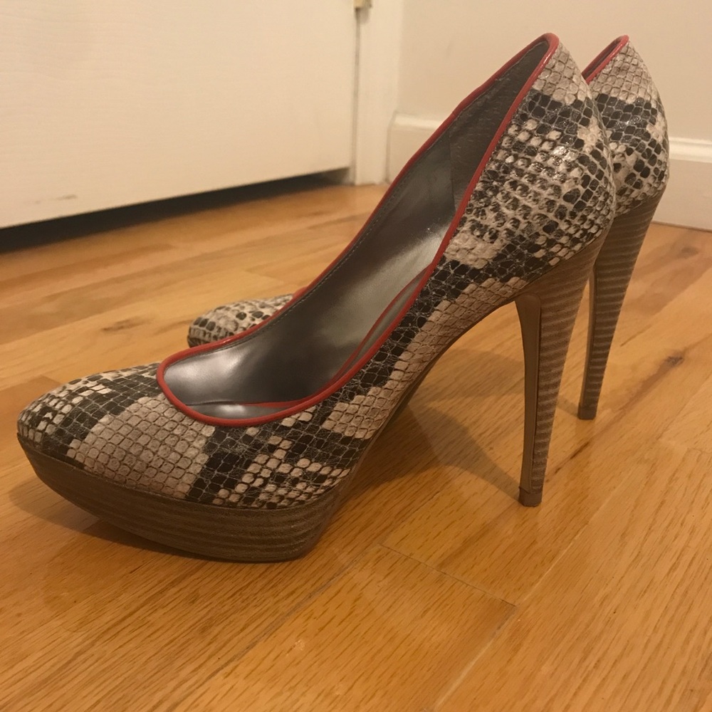 Guess Pump size 6 1/2